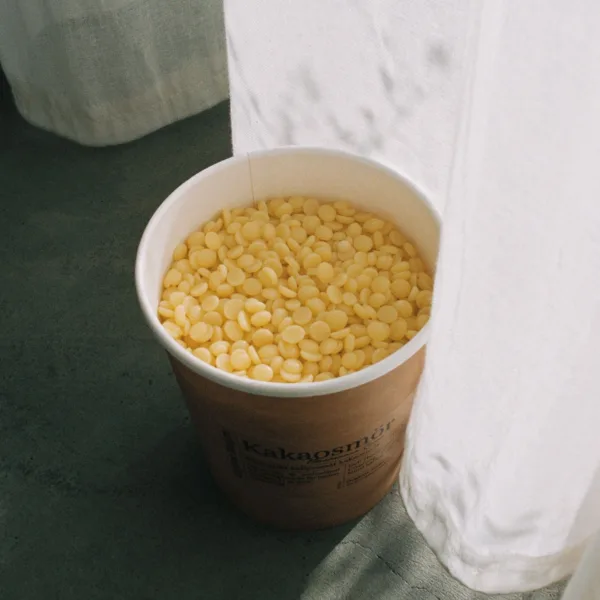 Kakaosmör ekologiskt. Pellets i pappburk