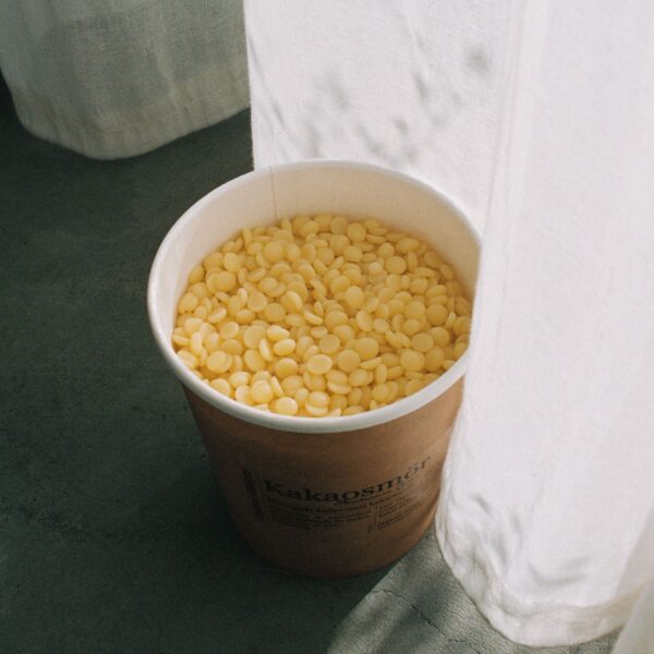 Kakaosmör ekologiskt. Pellets i pappburk