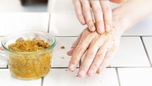 DIY handskrubb och fotskrubb med ringblomma, kamomill & epsomsalt