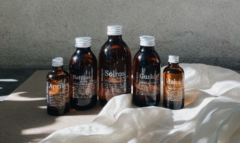 Organic Makers ekologiska oljor i glasflaska