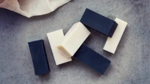 DIY tvål med aktivt kol och kaolin