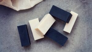 DIY tvål med aktivt kol och kaolin