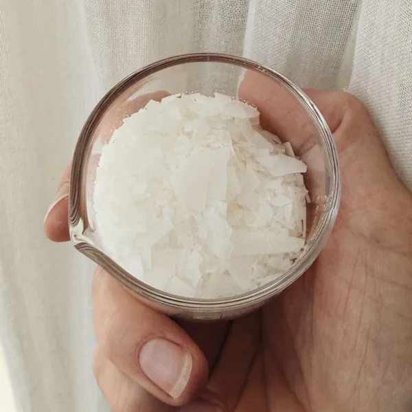 Makers Aquol emulgeringsmedel, flakes i bägare