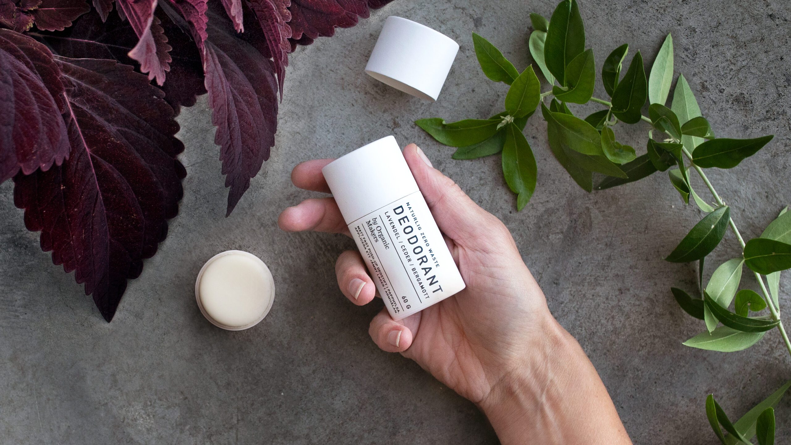 Naturlig deodorant- utan aluminiumsalter i nedbrytbar papphylsa!