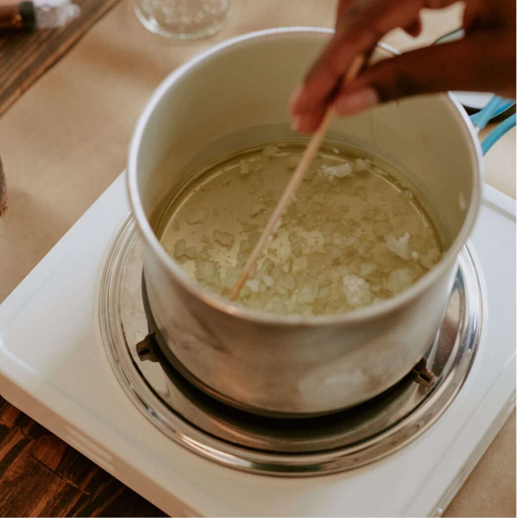 Gör dina egna doftljus DIY - smälta ljusvax.