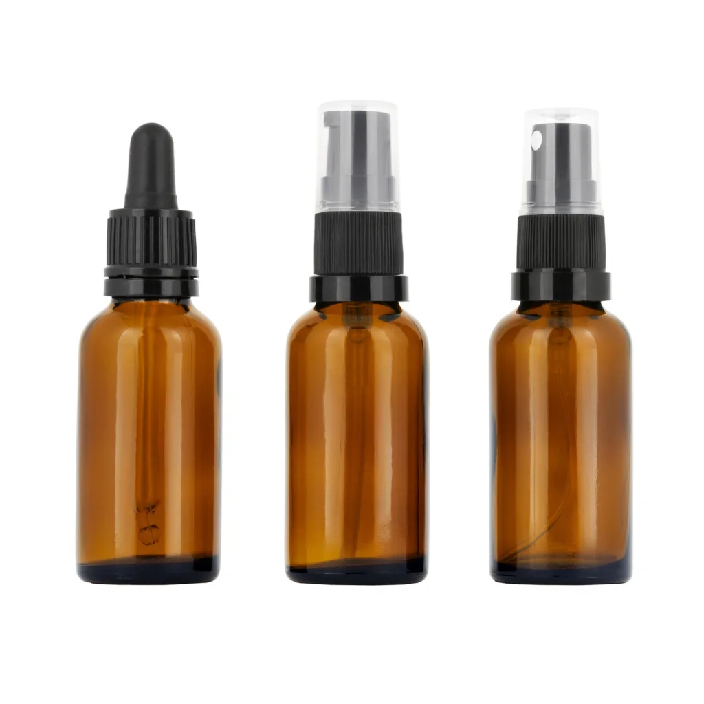 Brun pipettflaska. brun glasflaska med pump eller spray