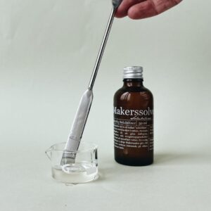 Makerssolve solubilizer för att lösa eteriska oljor i vatten och göra micellärvatten