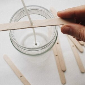 Vekcentrerare i trä för att göra doftljus i burkar och glas