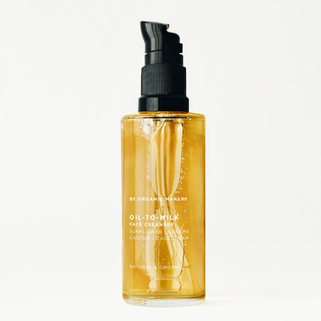 Oil-to-milk cleanser - by Organic Makers
