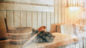 Användning av eterisk olja i bastun – Aufguss med doftande ånga.